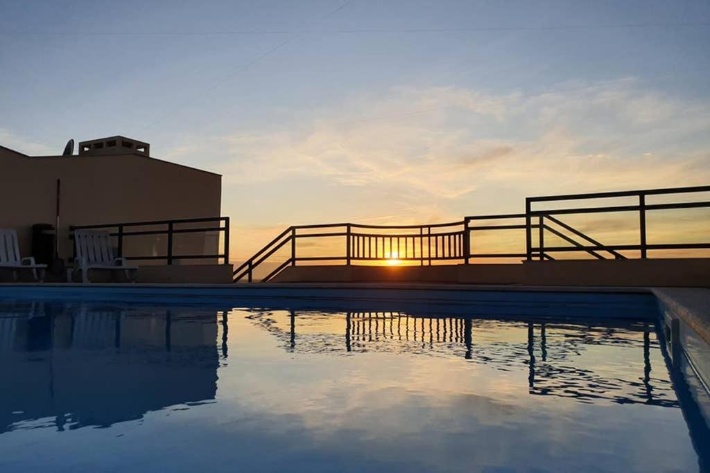 Ria Sunset House - Rooftop Pool 오양 외부 사진
